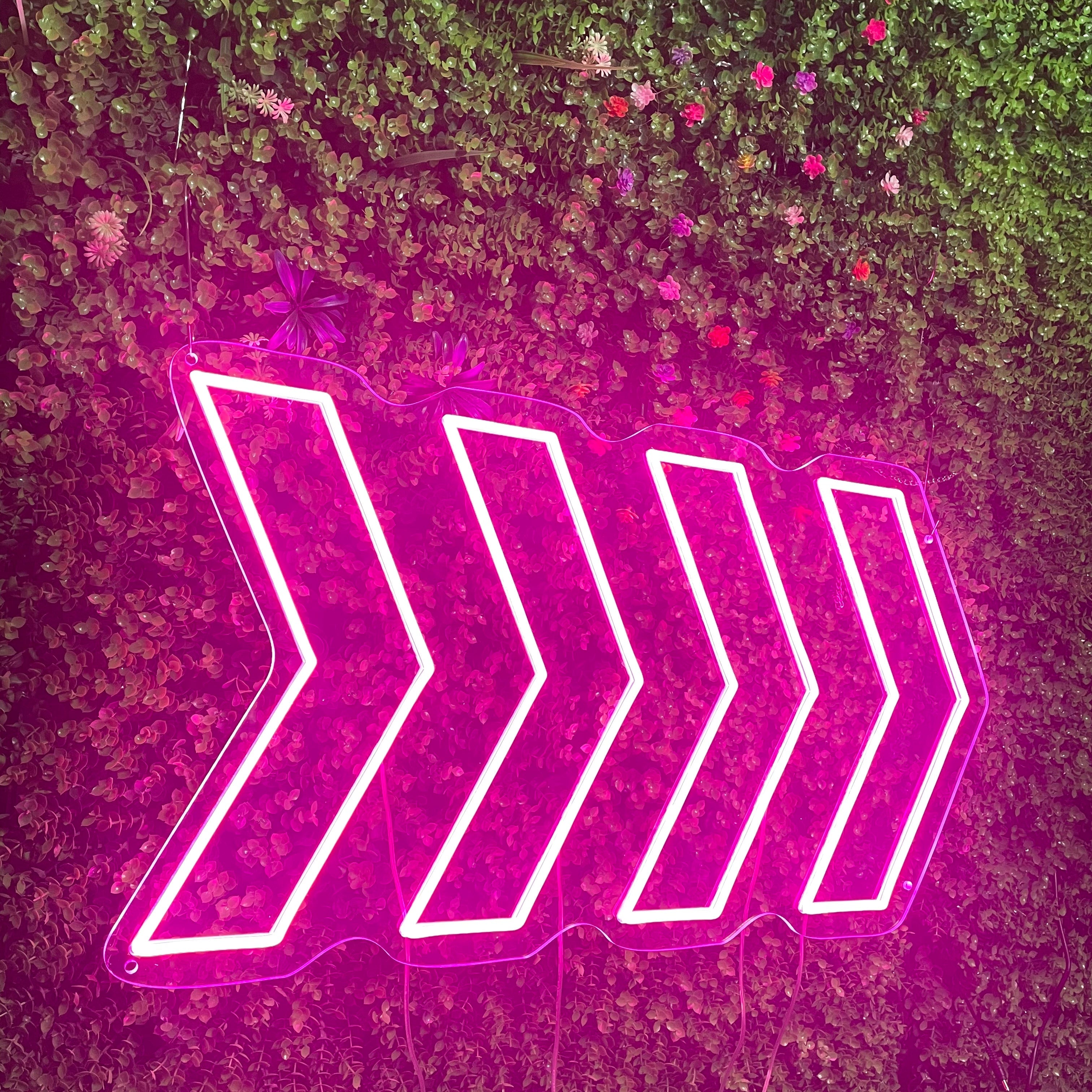 Gradient Flashing Arrow - Eye-catching LED neon sign product image