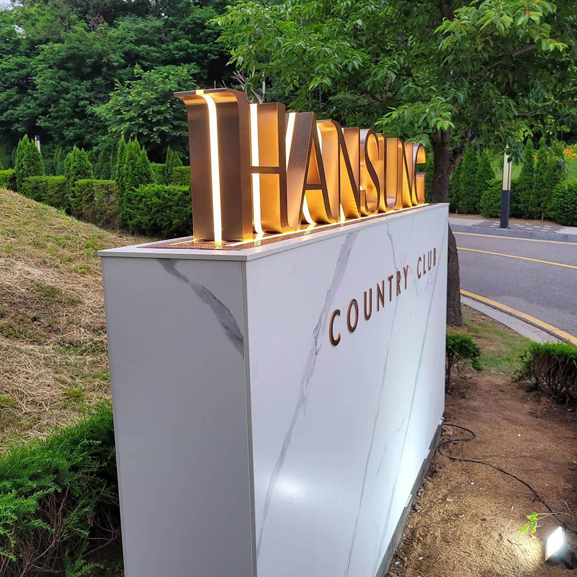 Exterior Acrylic Channel LED Letters LED neon sign product image
